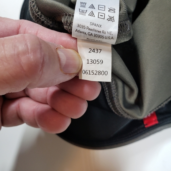 SPANX Gray Faux Leather Style 2437 Leggings - Size Small - Picture 8 of 9